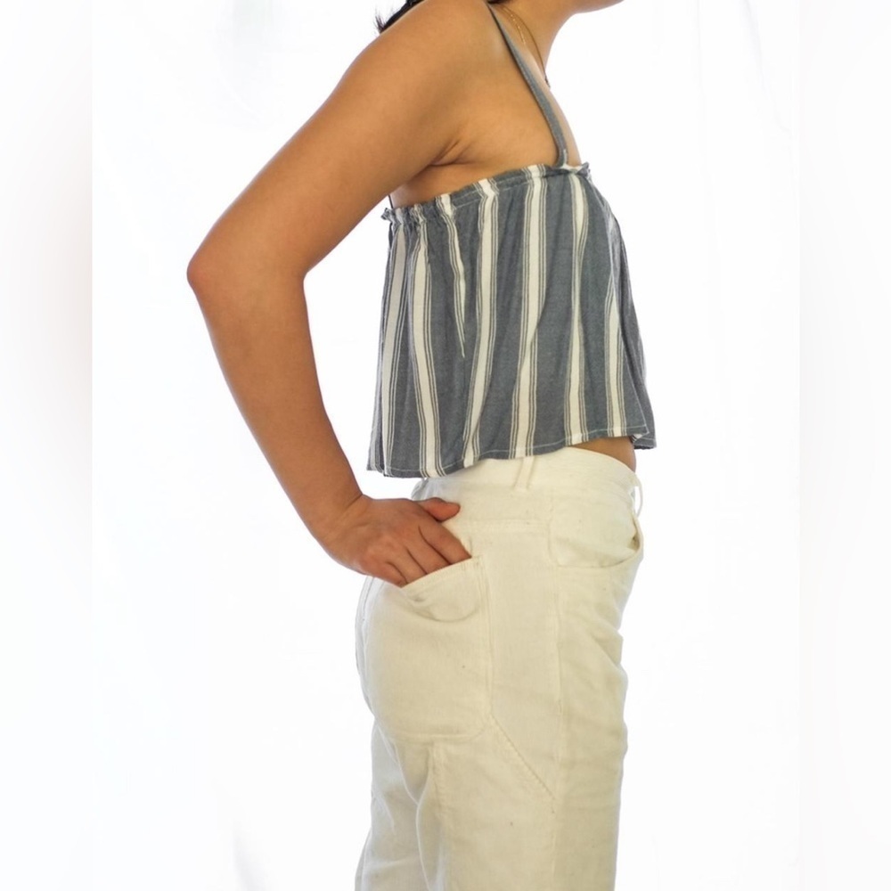 Hollister Grey and White Multi Ultra Crop Top.  Sz M - Picture 2 of 8